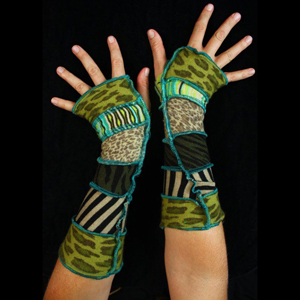 Make your own Katwise Armwarmers with <a target='_blank' href='https://www.etsy.com/listing/88142928/arm-warmer-pattern-great-christmas-gift?ref=shop_home_feat_3' title='Armwarmer Tutorial' > my tutorial</a>   <a target='_blank' href='http://pinterest.com/pin/create/link/?media=http%3A%2F%2Fwww.katwise.com%2Fimg%2Fclothing%2Farmwarmer_013.jpg' title='Pin It!'  <a class='icon fa fa-pinterest fa-fw fa-lg' ></a> 